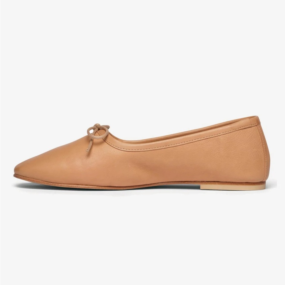 NEW IN BOX 〰️ FREDA SALVADOR roma calf leather ballet flat in camel | size 7